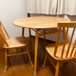 モモナチュラルのダイニングテーブルと椅子2脚セット