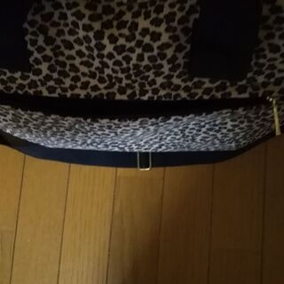 ボストンバッグ　大型　ツーウエイ　ヒョウ柄　とも布大きいトートバッグ付き　未使用　ナイロン地の画像