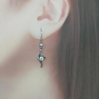 586◇未使用◇ゴージャスピアスセット　おまけ付きの画像