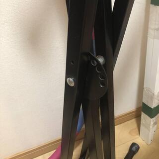 電子ピアノスタンドの画像