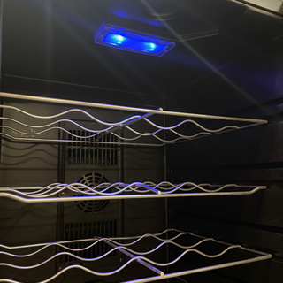 【売約済み】ワインセラー　ワインクーラー　ペルチェ式　静か　静音　大容量　32本　75L コンパクト　スリム　ルフィエール　LW-D32  ボトルホルダー　棚　店舗　什器　温度設定　日本メーカー製　2019年購入品　美品　の画像