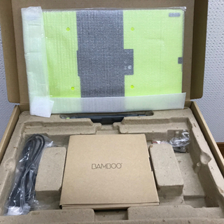 お話し中【美品】Wacom ペンタブレット Sサイズ ブラック イラスタMini&コミスタMini付属 Bambooコミック CTH-470/K2の画像