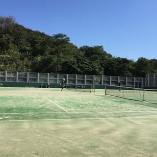 誰か一緒にテニスしてほしいです。