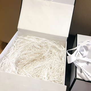 CHANELのプレゼントボックス2、ショッパー3、チークケース2の画像