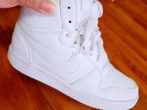 NIKEハイカットシューズ(靴)