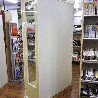 コレクションボード 幅101×奥45×高211㎝ 3段 ガラス キャビネット 棚板ガラス3枚 引き出し付き 鏡面 アイボリー 札幌 厚別店の画像
