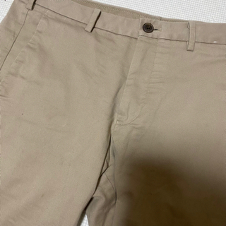 ベージュチノパンの画像