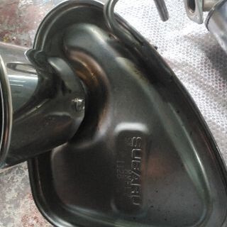 【送料込・引き取り大歓迎】新品同様　スバル　フォレスター純正マフラー　《型式　SK5》の画像