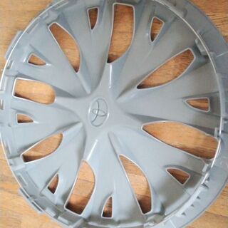 【送料込・引き取り大歓迎】新車外し　トヨタホイールキャップ　《4枚セット》の画像