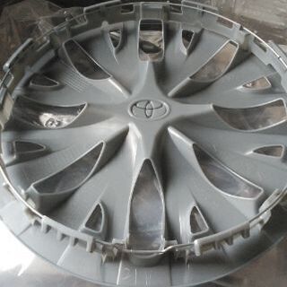 【送料込・引き取り大歓迎】新車外し　トヨタホイールキャップ　《4枚セット》の画像