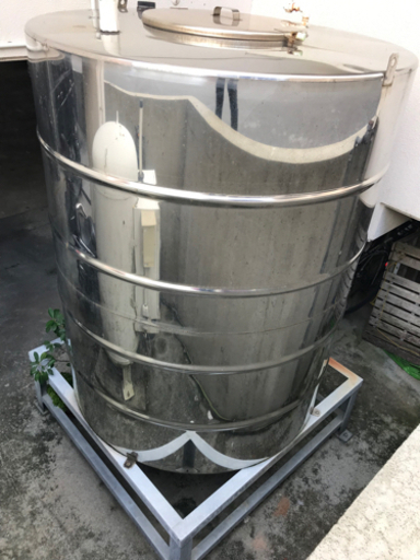 津嘉山ステンレス貯水タンク