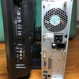 パソコンとテレビ一式の画像