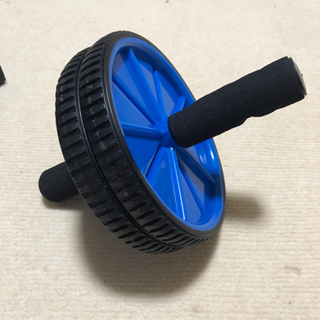 【決まりました】腹筋ローラー　組み立て式　小さなマット付き