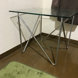 ガラス天板　小テーブルの画像