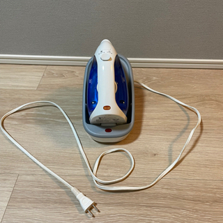 アイロン　※スチーム機能は壊れてます