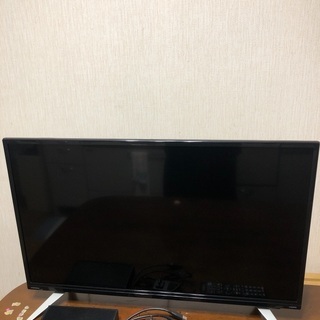 2018年製32型テレビと外付けハードディスクドライブのセットの画像