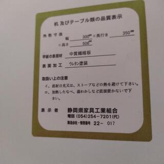 ソファー、オットマン、サイドテーブル、クッションの画像