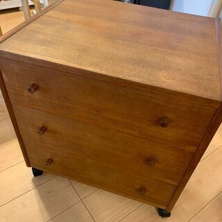 キャスター付き　チェスト　アンティーク家具