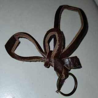 新品未使用 高級レザー 栃木レザーのキーホルダー チャーム 革 皮革小物 ハンドメイドの画像