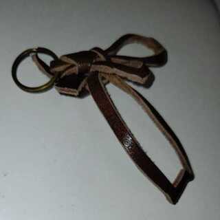 新品未使用 高級レザー 栃木レザーのキーホルダー チャーム 革 皮革小物 ハンドメイドの画像