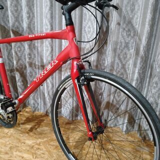クロスバイク　TREK  7.4FX  20　赤　 使用時間１０時間以内　美品ですの画像