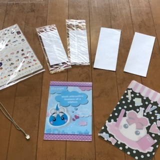 ほっぺちゃんグッズ８個☆シール５枚、クリアファイル、下敷き、ネックレスの画像