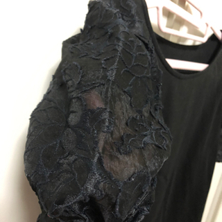 袖レース　黒　カットソーの画像