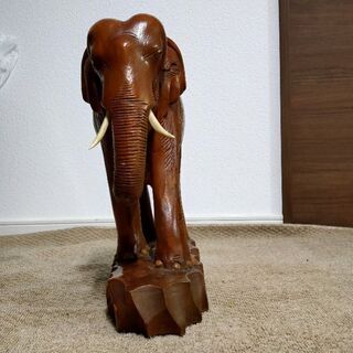 木彫りの象　飾りの画像