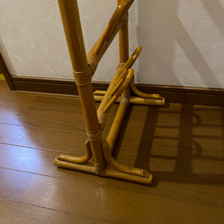 籐スリッパラックの画像