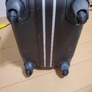 大型キャリーケース　の画像