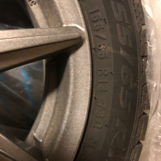 取引中　最終値下げ　昨年新品で購入　中古スタッドレス　4穴アルミ付き155/65 Ｒ13  4本セット