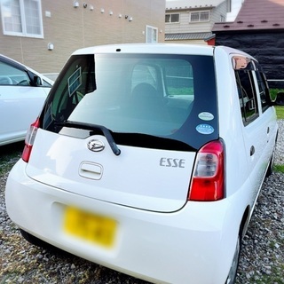 さらに値下げしました！ダイハツエッセ/ホワイト/23年車/走行距離98,700キロ/4WD/エンジンスターター/車検1年以上あります！の画像