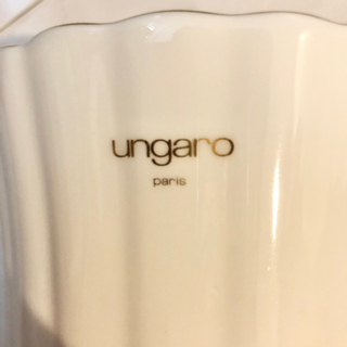 【ネット決済・配送】#8 Ungaro MAEBATA JAPAN 花瓶　ウンガロ　白　無地　ホワイト　ひらひら　花生　壺　壷　ツボ　カビン　かびん　つぼ　 U by Ungaro Paris flower vase pottery beautiful white plain artの画像