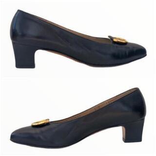 サルヴァトーレ フェラガモ 黒 ブラック レザー ガンチーニ 美人 パンプスの画像