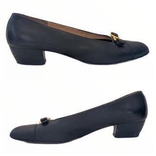 サルヴァトーレ フェラガモ ダブル ガンチーニ ブラック パンプス 25 LLの画像