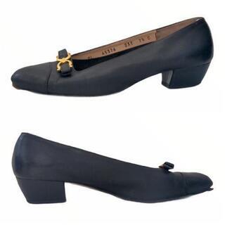 サルヴァトーレ フェラガモ ダブル ガンチーニ ブラック パンプス 25 LLの画像