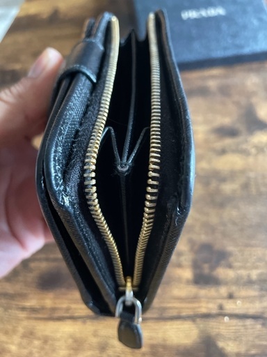 プラダ　財布