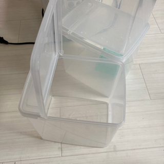 炊飯器と米の保存用トレー×3（米5キロ分）の画像