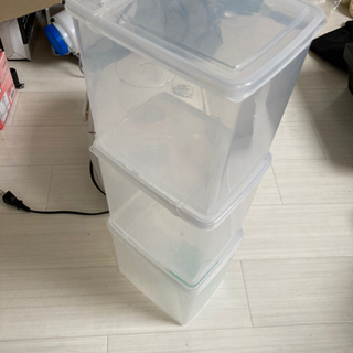 炊飯器と米の保存用トレー×3（米5キロ分）の画像
