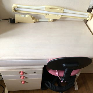 女の子　子供机　学習机　の画像