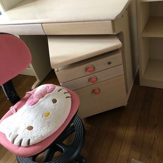 女の子　子供机　学習机　の画像