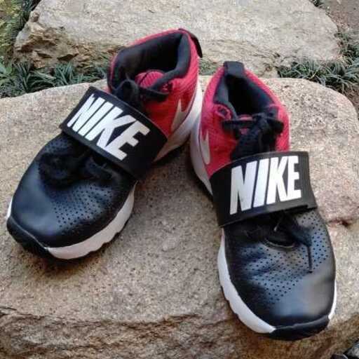 NIKE　TEAM　HUSTLE　08　バスケットシューズ　赤　黒　レッド　ブラック