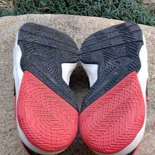 NIKE　TEAM　HUSTLE　08　バスケットシューズ　赤　黒　レッド　ブラックの画像