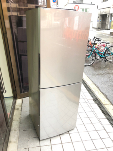 ?冷蔵庫３０５L⁉️大阪市内配達無料?⭕️保証付き?