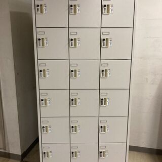 鍵付き18人用ロッカー(オカムラ社製)