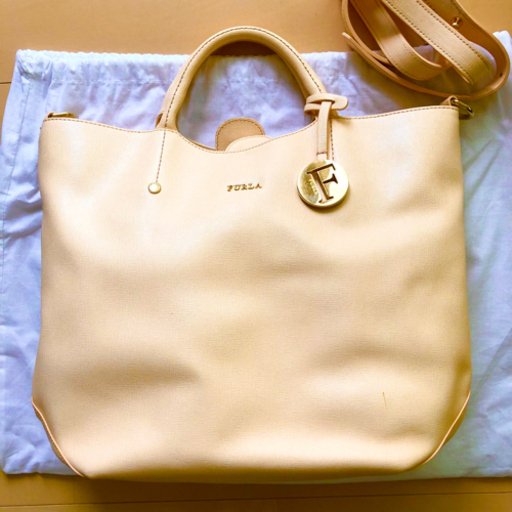 FURLA トートバッグ　ストラップ付き