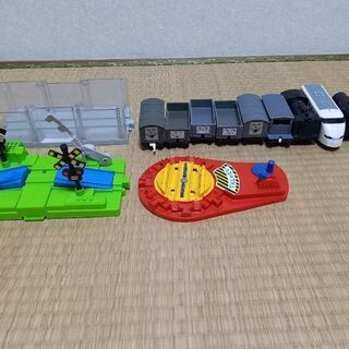 プラレール　てんしゃだい　踏み切り　アニー　タンクローリー　いた...