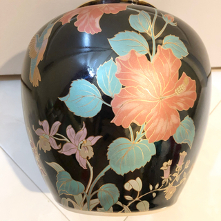 【ネット決済・配送】#11 九谷焼　九谷陶孫　陶孫作　花瓶　花鳥金彩　ハイビスカス　花　鳥文　豪華　華道具　花瓶　花器　花生　花入　壺　壷　和柄　和風　花柄　日本製　ツボ　カビン　かびん　つぼ Japanese flower vase pottery beautiful Kutani ware product made artの画像