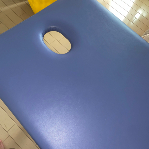 施術用穴あきマッサージベッド