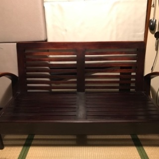 年季の入った2人掛けチェアー